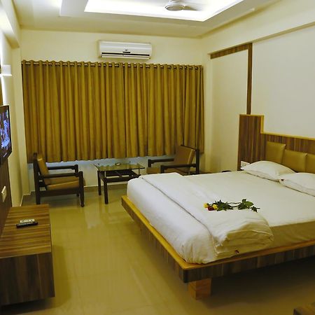 Hotel Sivaranjani إرود المظهر الخارجي الصورة