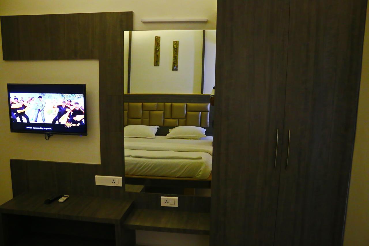 Hotel Sivaranjani إرود المظهر الخارجي الصورة