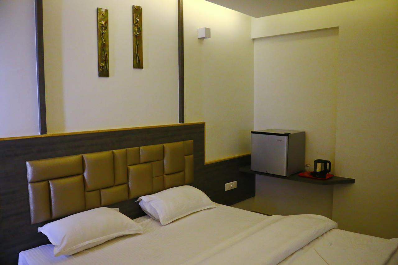 Hotel Sivaranjani إرود المظهر الخارجي الصورة