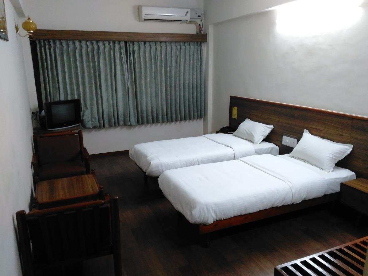 Hotel Sivaranjani إرود المظهر الخارجي الصورة