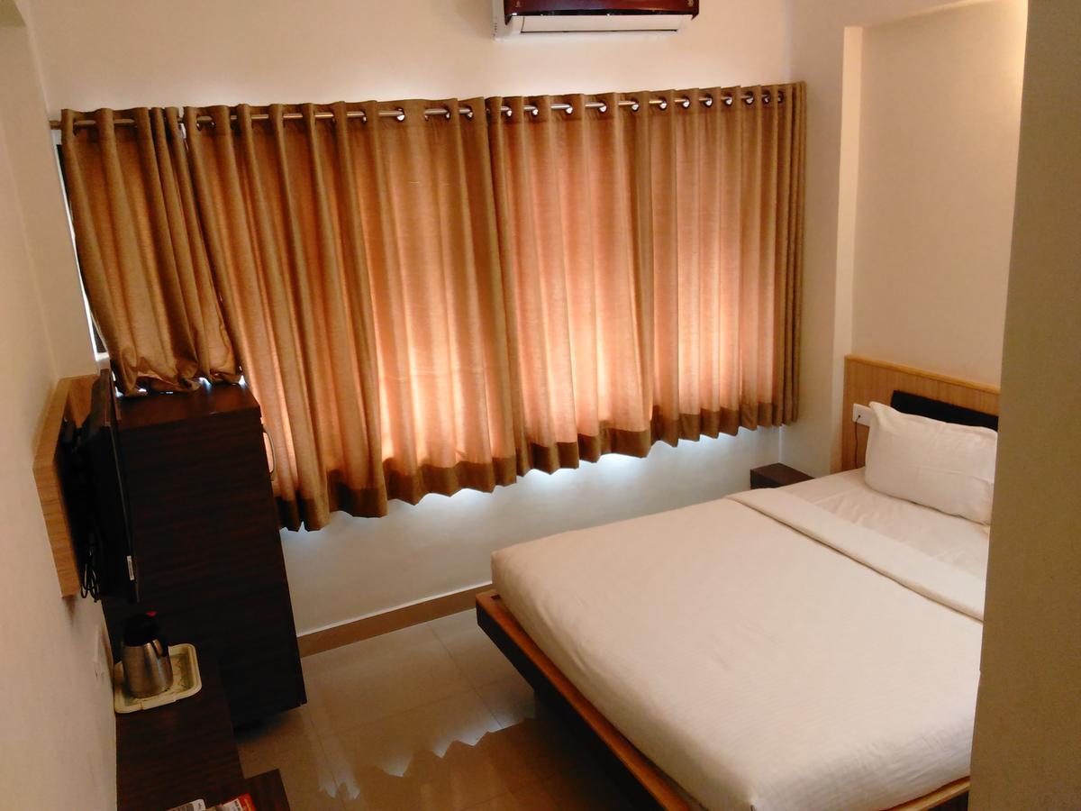 Hotel Sivaranjani إرود المظهر الخارجي الصورة