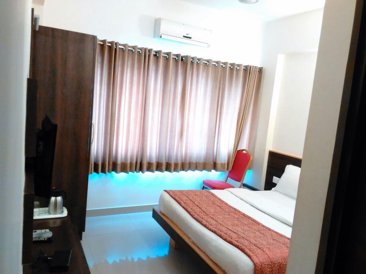 Hotel Sivaranjani إرود المظهر الخارجي الصورة