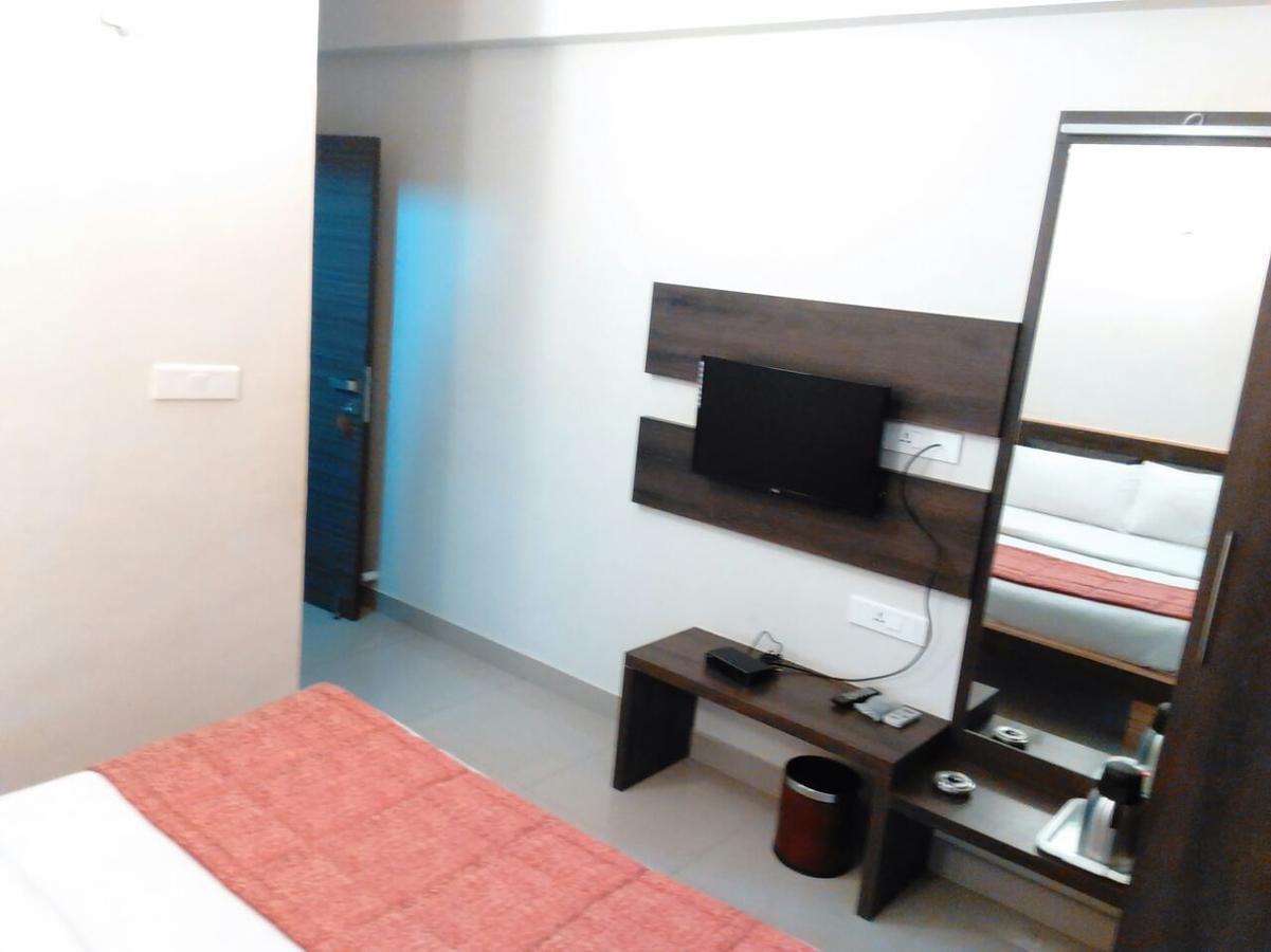 Hotel Sivaranjani إرود المظهر الخارجي الصورة