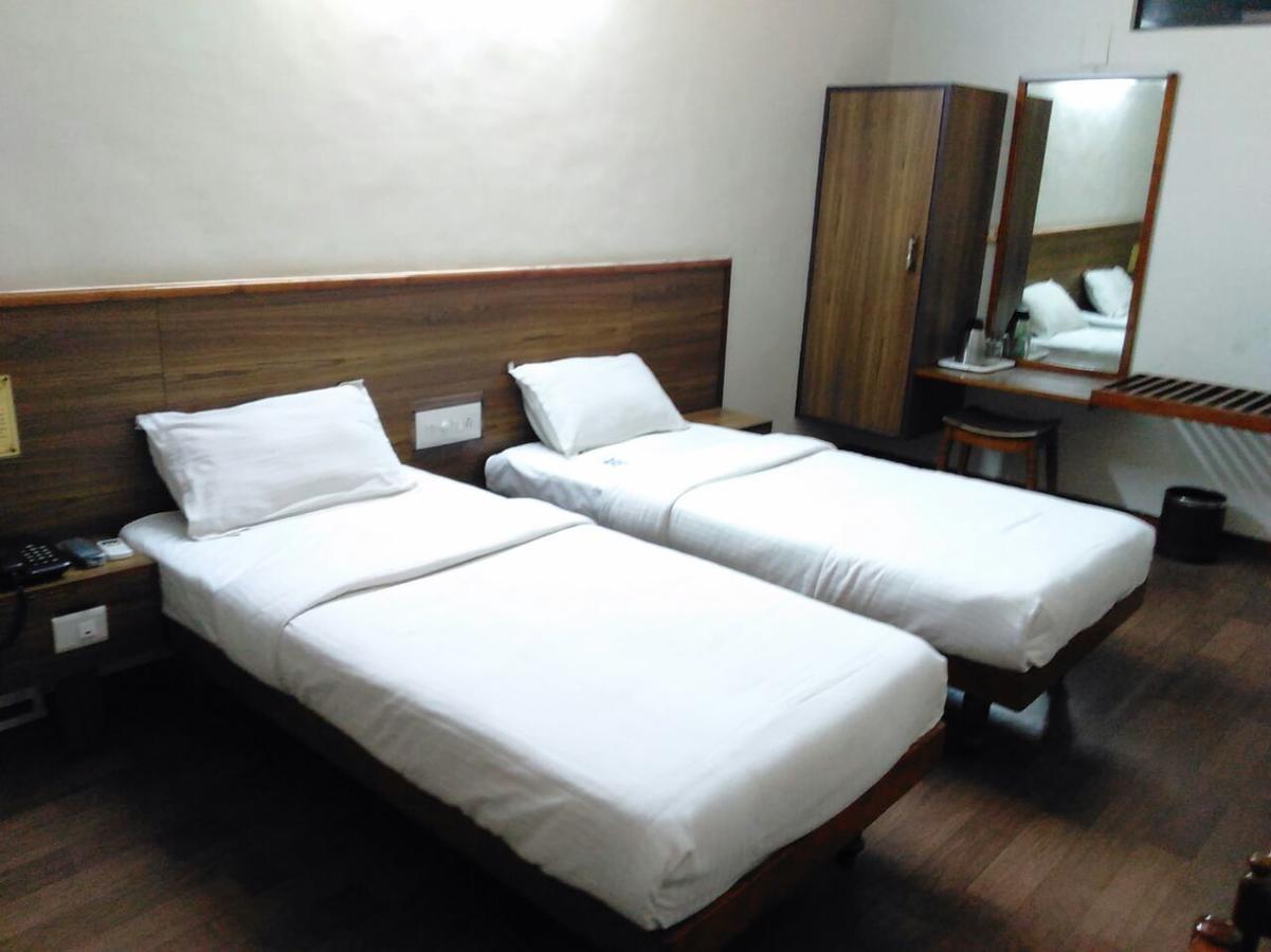 Hotel Sivaranjani إرود المظهر الخارجي الصورة