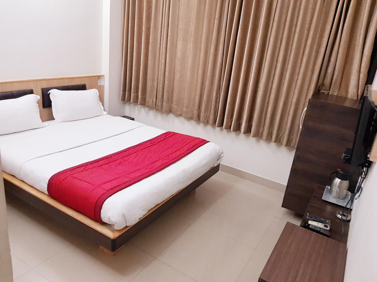 Hotel Sivaranjani إرود المظهر الخارجي الصورة