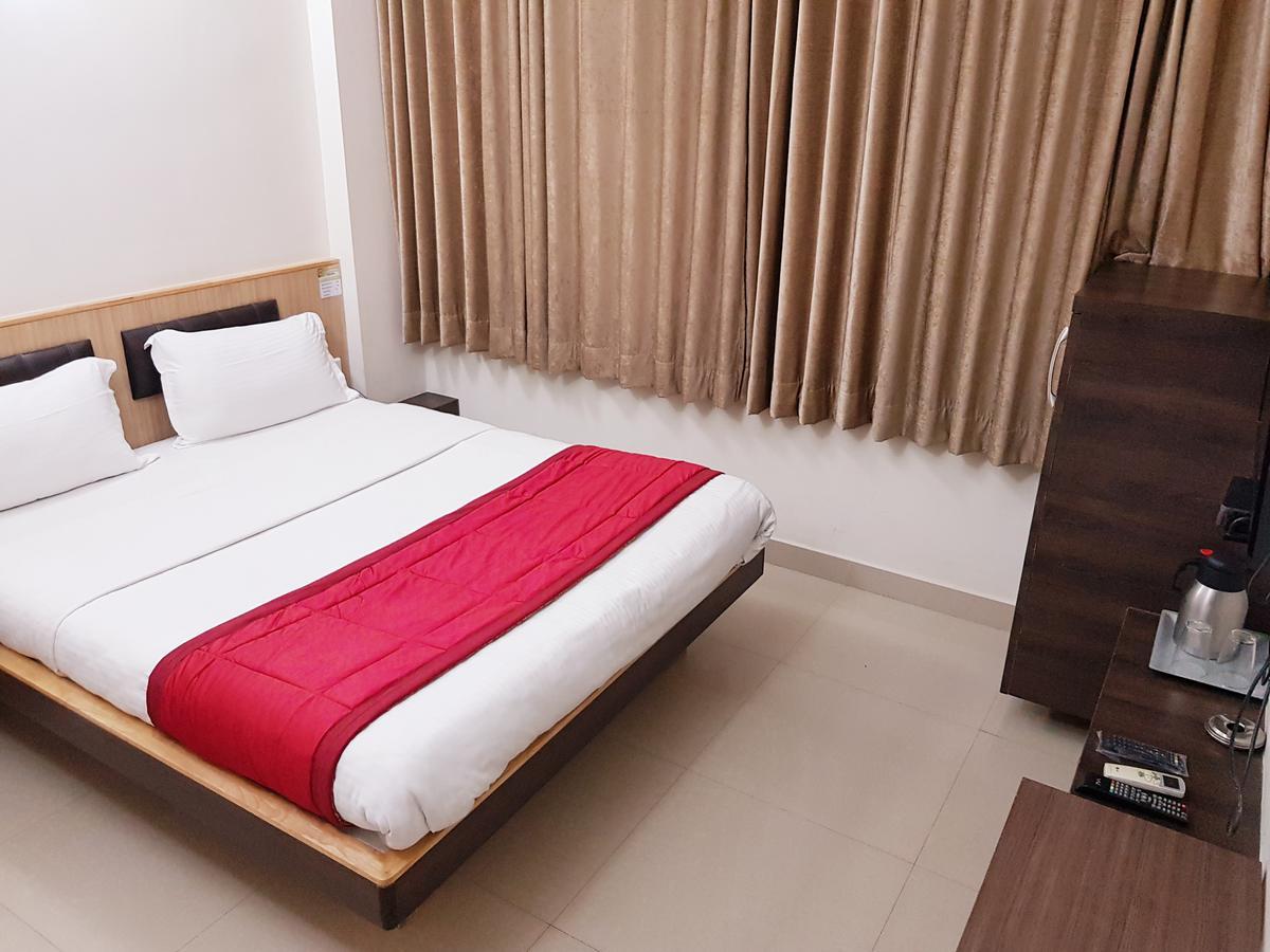 Hotel Sivaranjani إرود المظهر الخارجي الصورة
