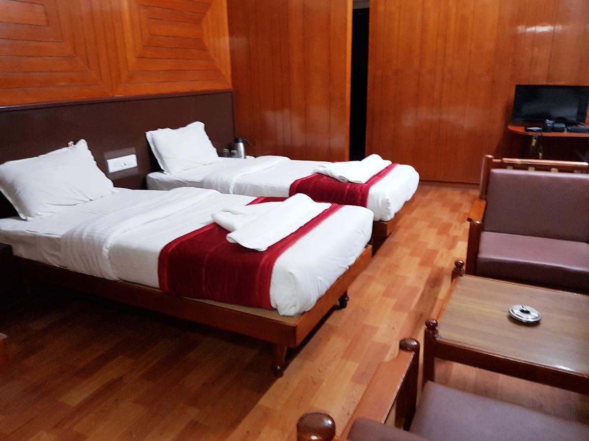Hotel Sivaranjani إرود المظهر الخارجي الصورة